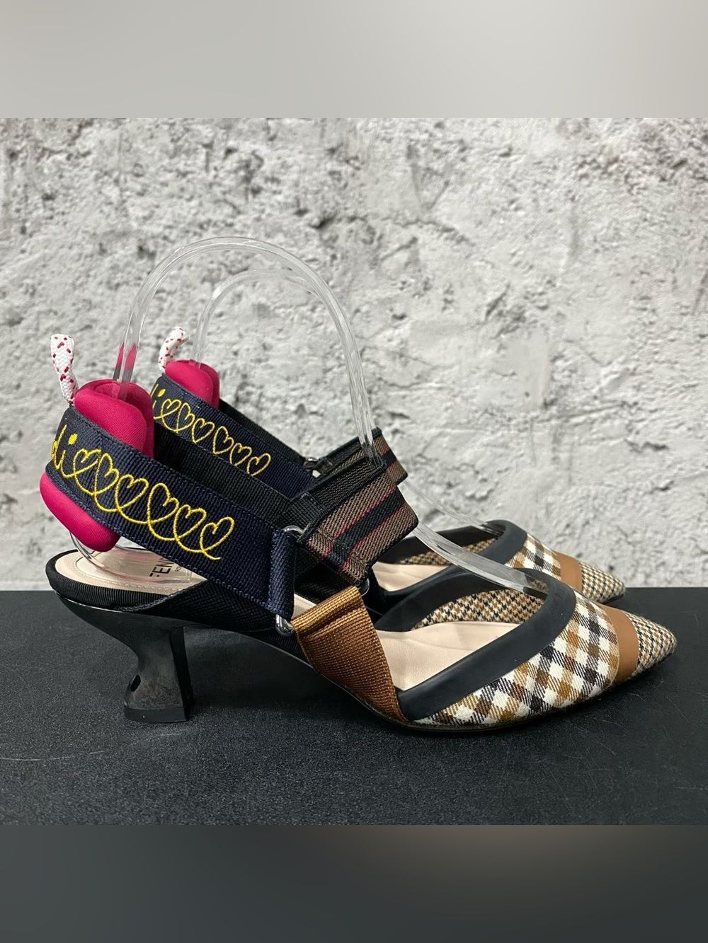 🚩steal Fendi Brown Black Plaid Low Heel Sandals with Pink Accents